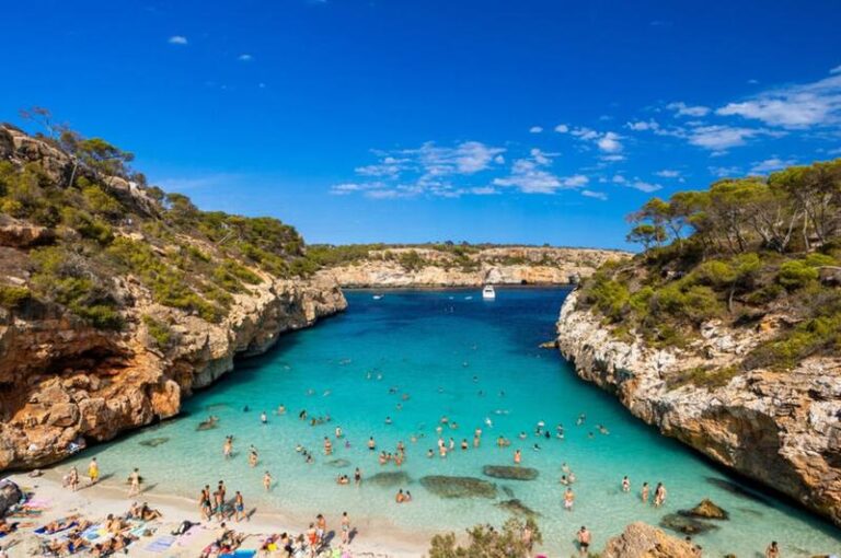 Co warto spakować na niezapomnianą podróż na Majorkę?