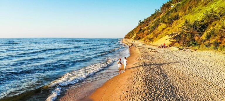 Przewodnik po niezbędnych rzeczach do spakowania na wakacje nad morzem