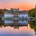 Jak łatwo dojechać do łazienek królewskich? Praktyczny przewodnik