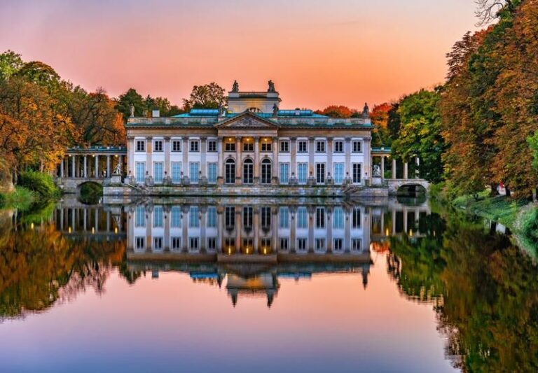 Jak łatwo dojechać do łazienek królewskich? Praktyczny przewodnik