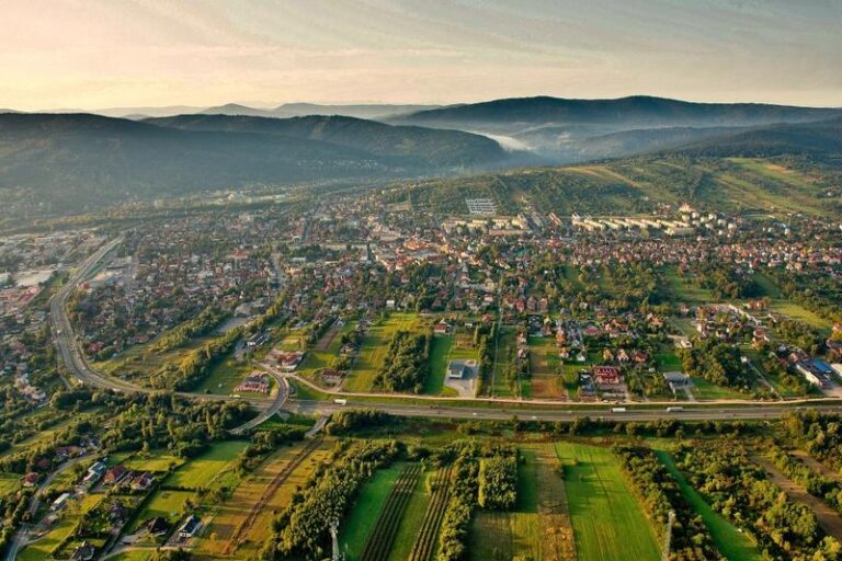 Jak dojechać do Myślenic? Przewodnik po najlepszych trasach i środkach transportu