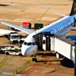 Przewodnik po tym, jak przebukować bilet lotniczy na wymarzoną podróż