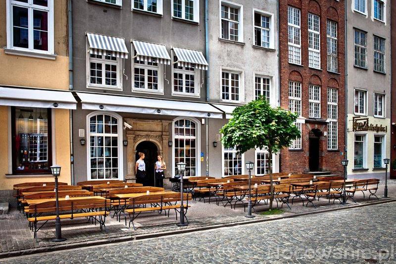 Bezpośrednie loty vs przesiadki