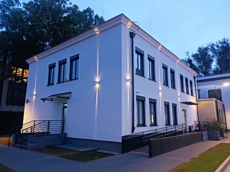 Jak łatwo dojechać na Remiszewską 14? Praktyczny przewodnik.