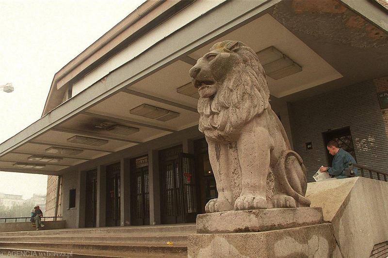 Porównanie lotów bezpośrednich i z przesiadką