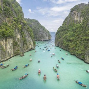 Jak długo trwa lot z Warszawy do Phuket? Sprawdź, co warto wiedzieć!