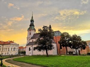 Jak dojechać do Kalisza? Praktyczny przewodnik dla podróżnych