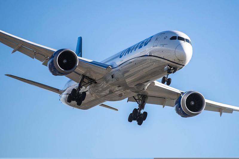 Jak długo trwa podróż samolotem z Chicago na Hawaje?