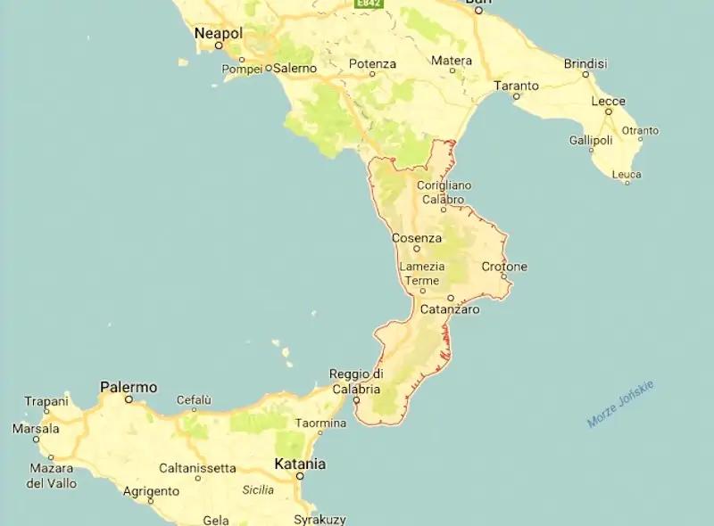 Jak długo trwa podróż samolotem z Warszawy do malowniczej Kalabrii?