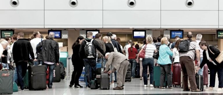 Jak przygotować się do lotu czarterowego: co warto wiedzieć o bagażu?