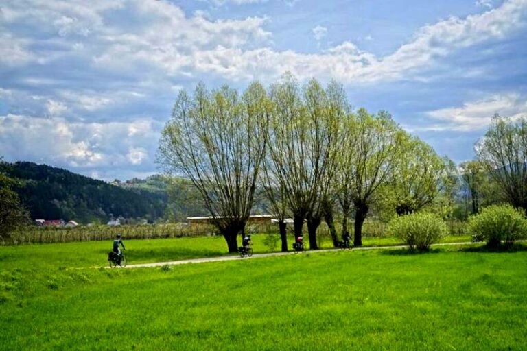 Jak wygodnie dotrzeć z Nowego Sącza do Szczawnicy? Sprawdź nasze porady!