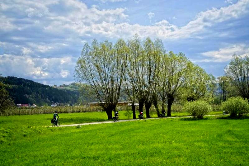 Jak wygodnie dotrzeć z Nowego Sącza do Szczawnicy? Sprawdź nasze porady!