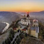 Najlepszy czas na podróż do Mołdawii – kiedy jechać, aby odkryć jej urok?