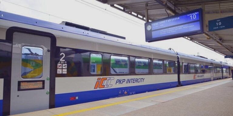 Prosty przewodnik: jak kupić bilet na PKP Intercity przez internet