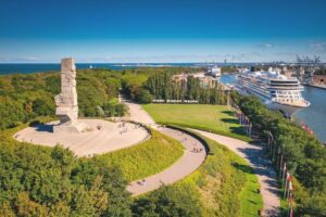 Jak dotrzeć z centrum do Westerplatte? Przewodnik po najłatwiejszych trasach