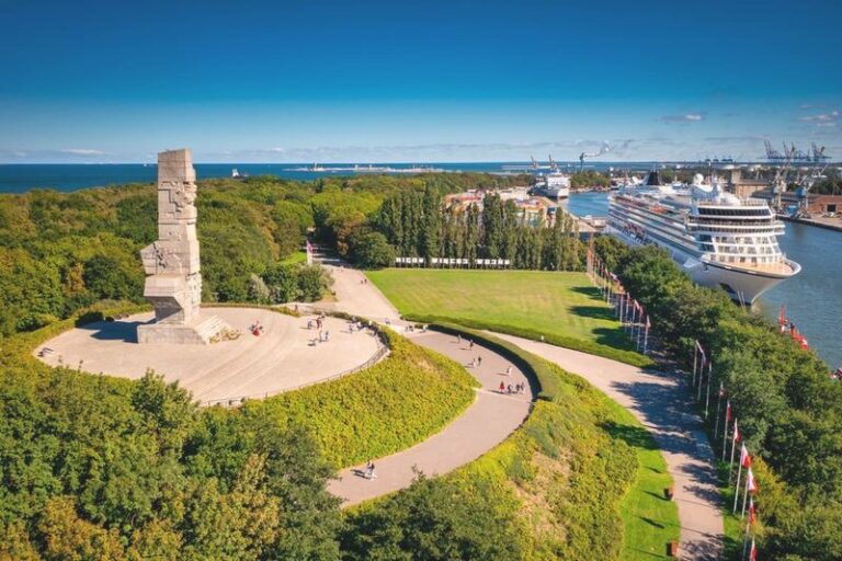 Jak dotrzeć z centrum do Westerplatte? Przewodnik po najłatwiejszych trasach