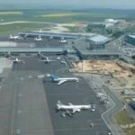 Jak łatwo dojechać z dworca do lotniska w Pradze? Praktyczny przewodnik