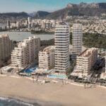 Praktyczny przewodnik: jak dojechać z Alicante do Calpe?