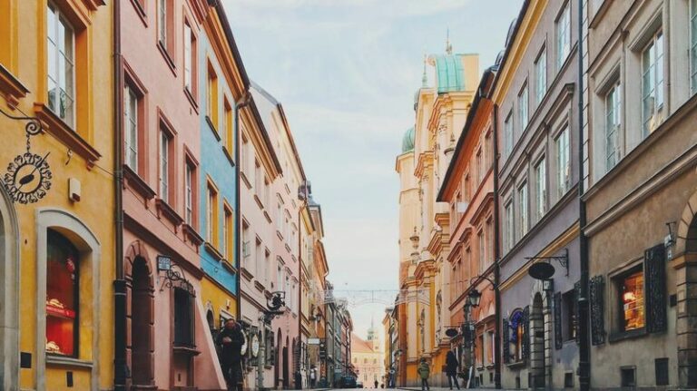 Ile czasu potrzebujesz na lot do Kataru z Polski? Sprawdź nasz przewodnik!