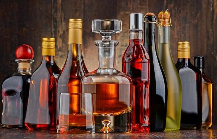 Ile alkoholu można przewieźć samolotem z Rosji — praktyczny poradnik dla podróżnych