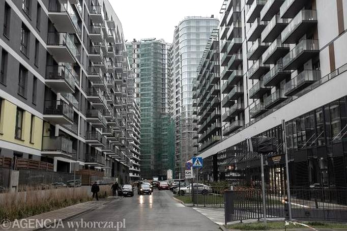 Ile trwa lot z Hongkongu do Warszawy i czego się spodziewać podczas podróży