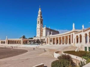 Ile leci się z Berlina do Portugalii? Czas lotu na popularnych trasach