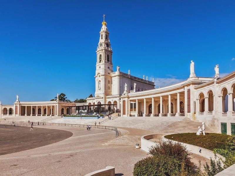 Ile leci się z Berlina do Portugalii? Czas lotu na popularnych trasach