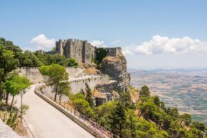 Jak dojechać z Trapani do Erice — najszybsze trasy i praktyczne wskazówki